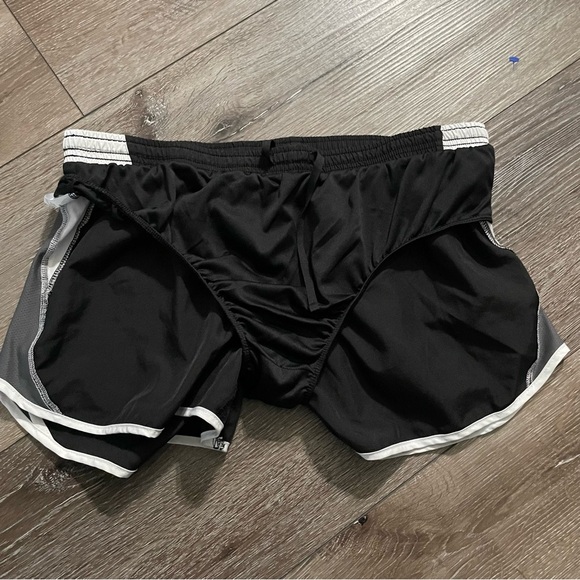 Nike Dri Fit Running Shorts Black/Grey Size Large - Picture 6 of 8